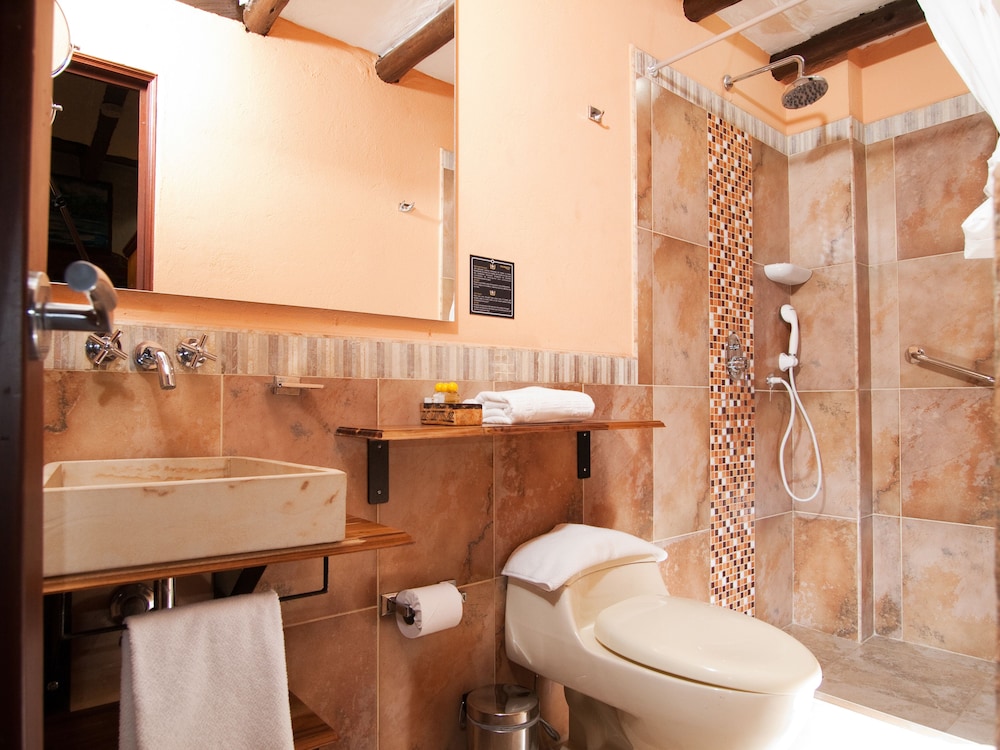 Double or Twin Room - Photo 5