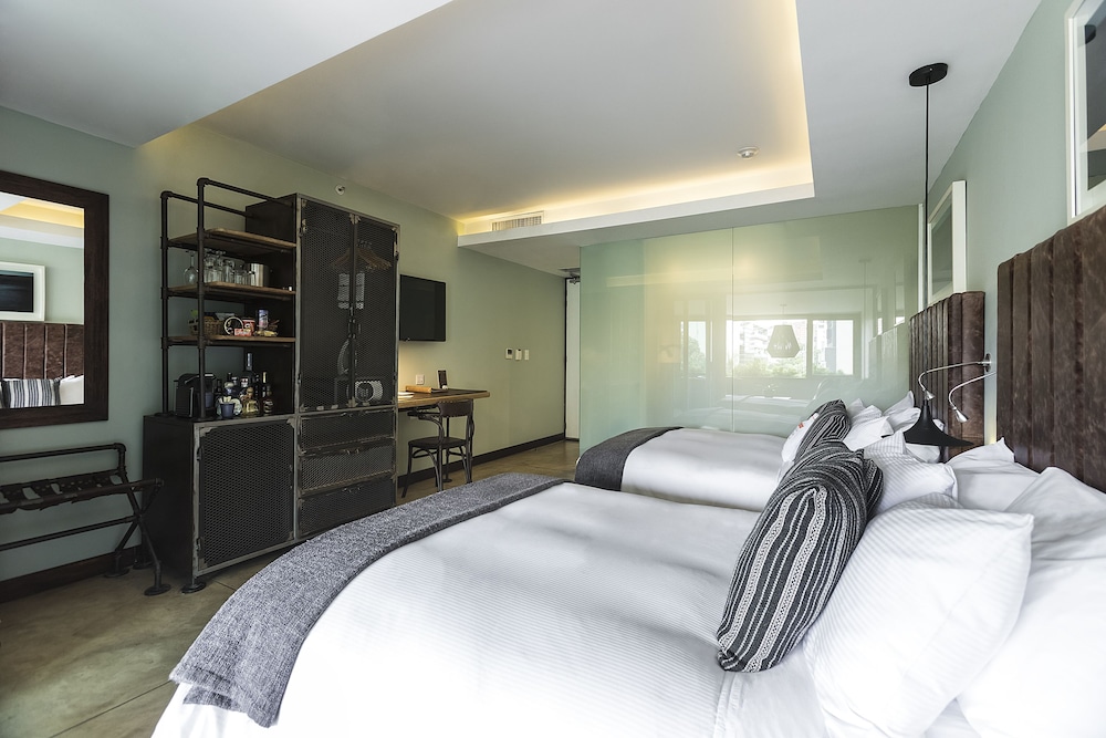 Standard Room, 2 Double Beds - Photo 4