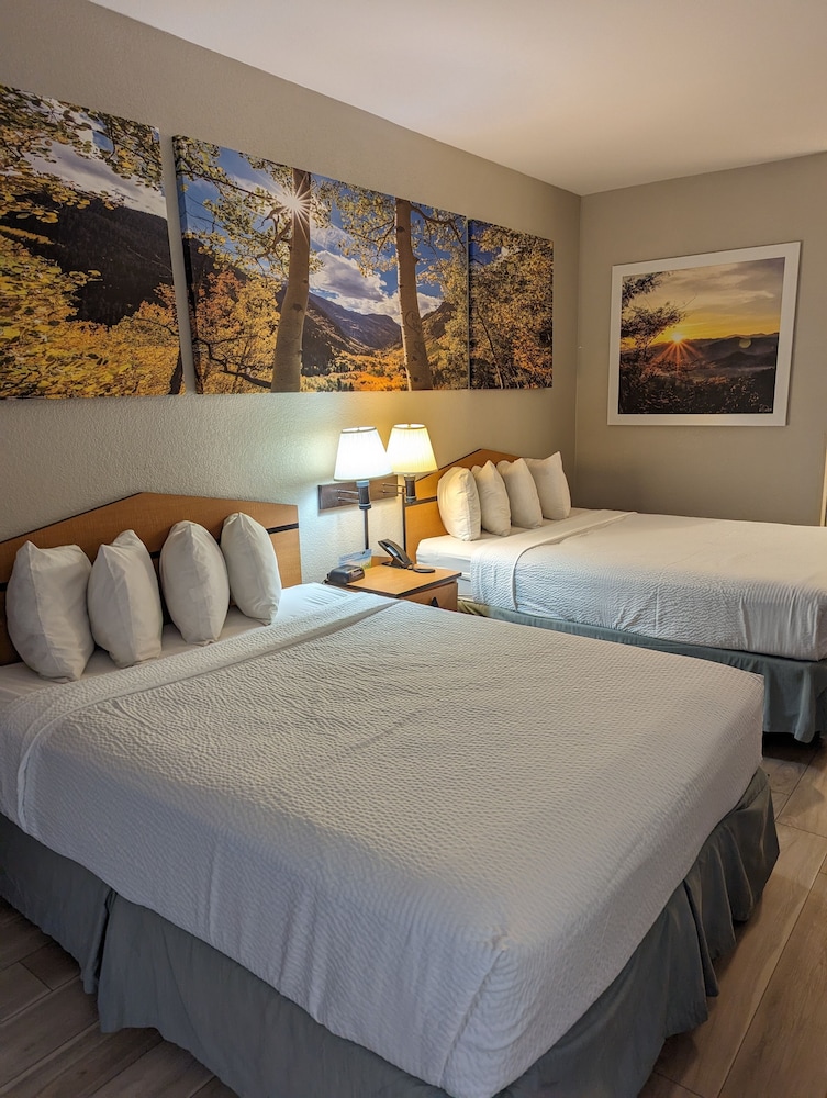 Standard Room, 2 Queen Beds photo 2