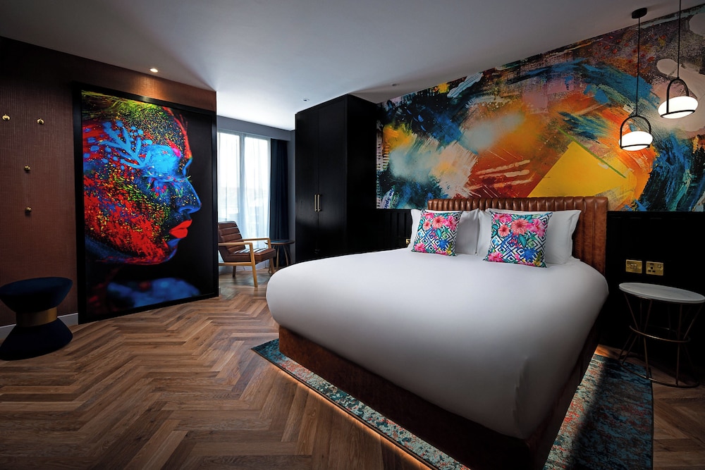 Deluxe Room, 1 Double Bed, Canal View