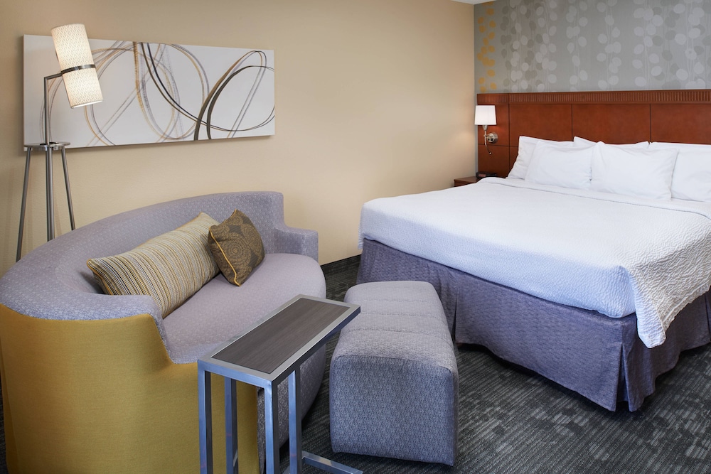 Suite, 1 Bedroom - Photo 3