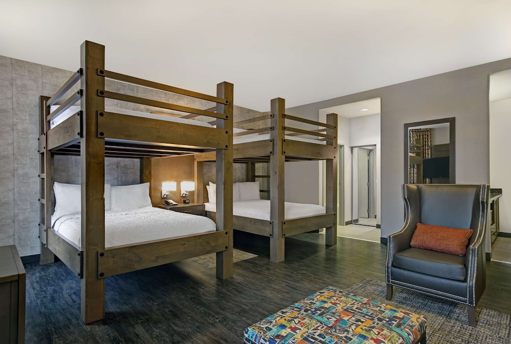 Suite, Multiple Beds, Non Smoking