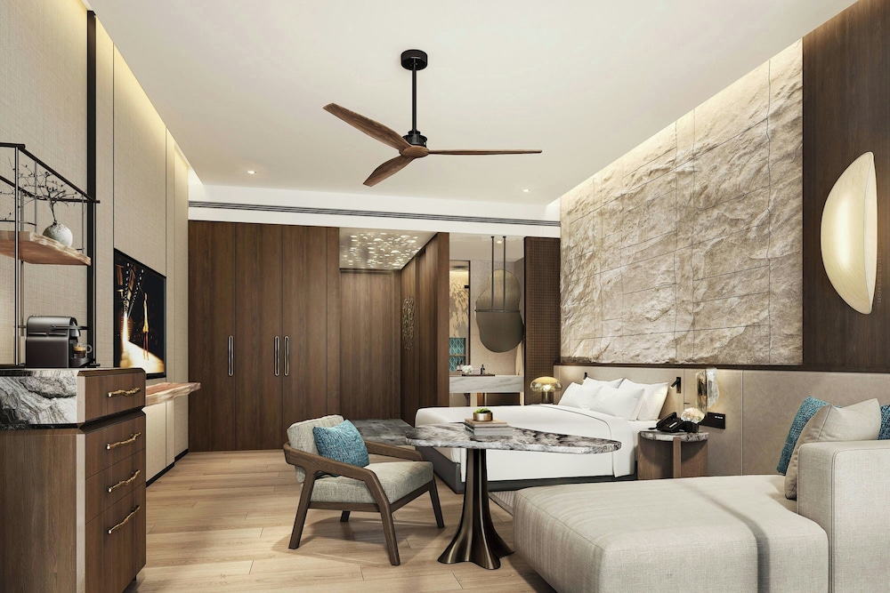 Deluxe Room, 1 King Bed with Sofa bed, Ocean View (Balcony)