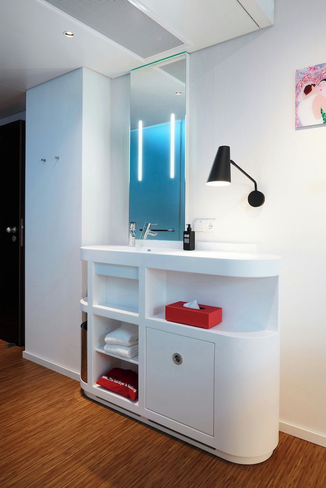 Room, 1 King Bed (High Floor) photo 2