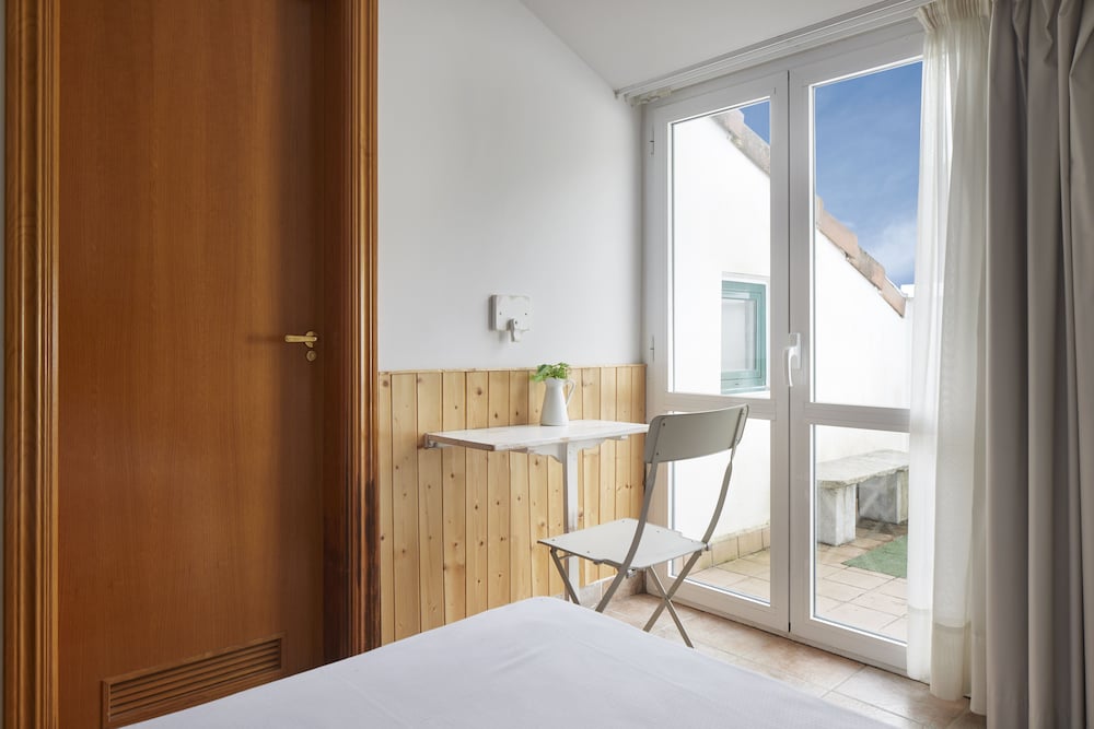 Twin Room - Photo 6