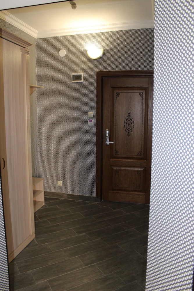 Deluxe Triple Room, 1 King Bed With Sofa Bed, Mountain View photo 3