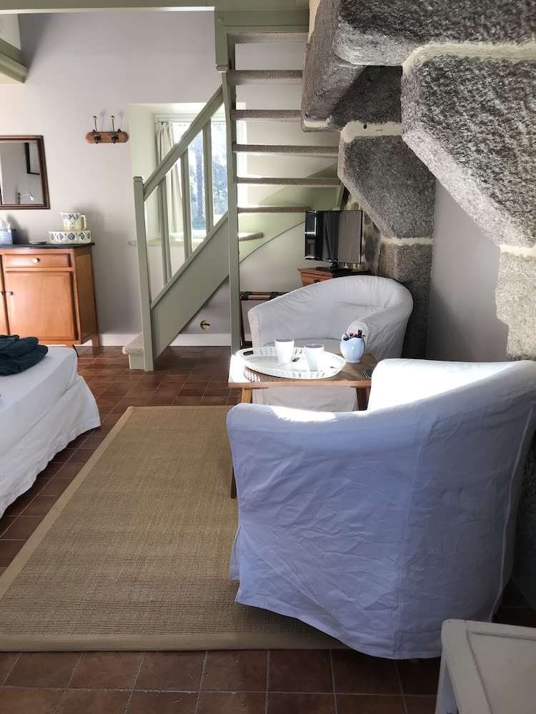 Family Room (1) - Photo 8