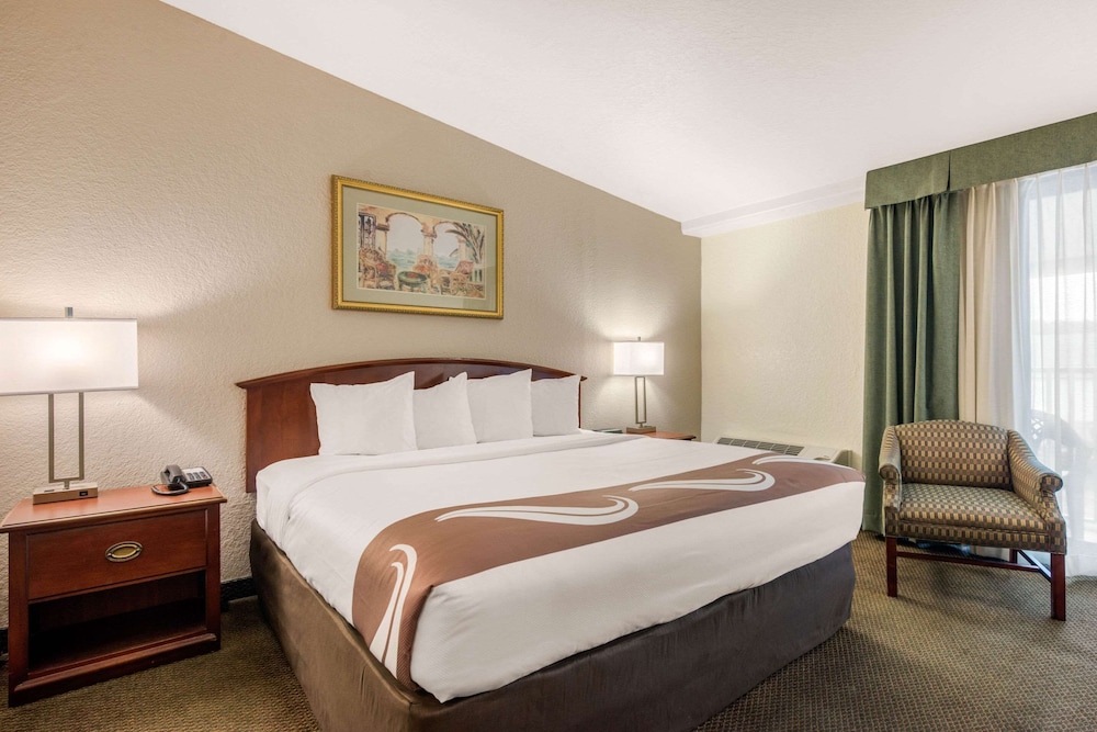 Standard Room, 1 King Bed, Non Smoking - Photo 2