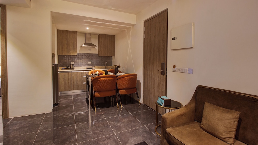 Executive Two Bedroom Suite - Photo 9