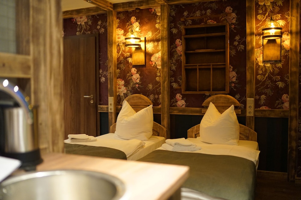 Standard Studio, Private Bathroom - Photo 11