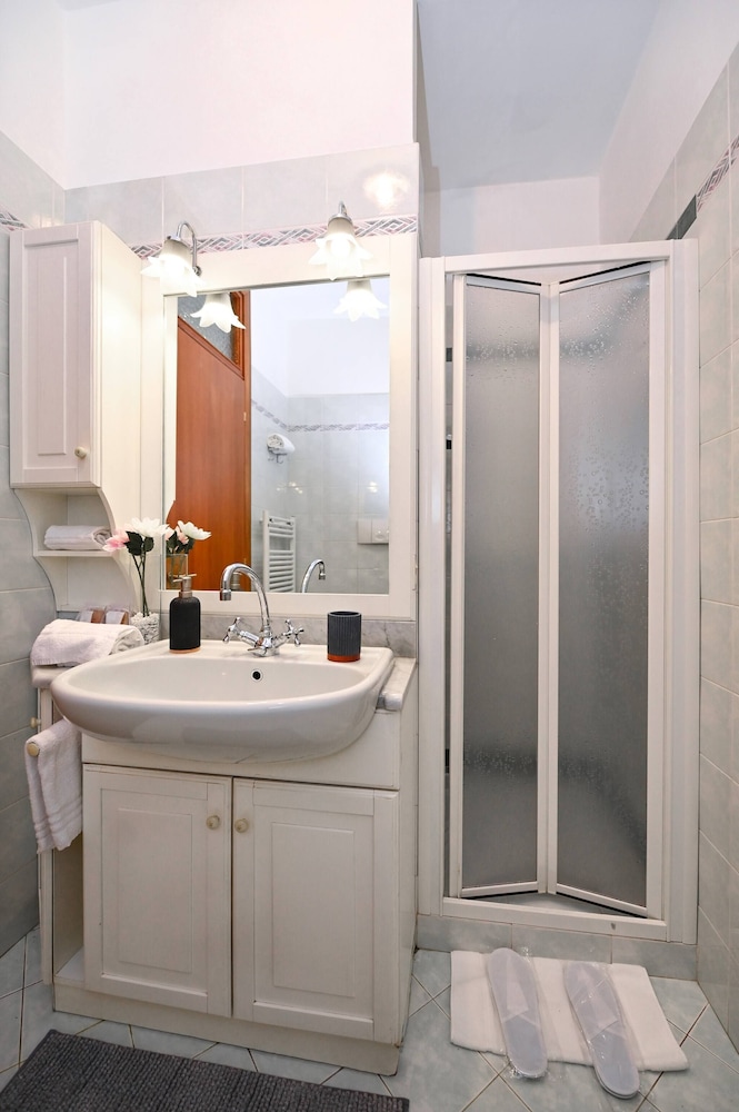 One & Only Lake View Apartment in Central Como, Photo 21