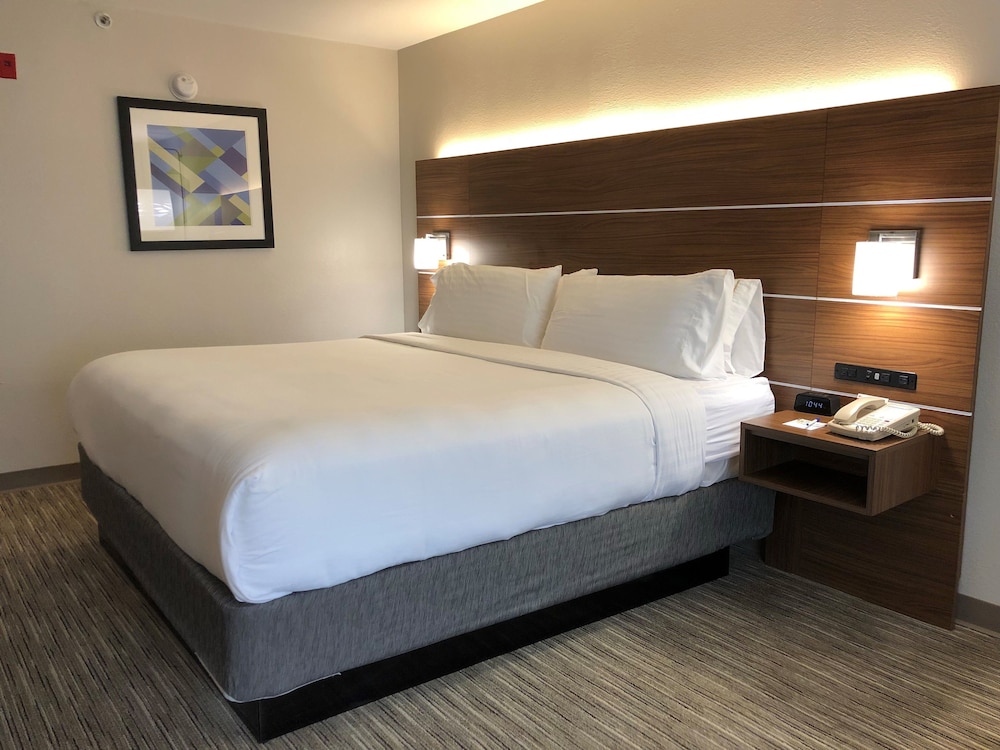 Standard Room, 1 King Bed, Accessible, Non Smoking (Communications, Accessible Tub) - Photo 2