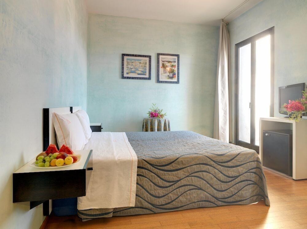 Standard Double or Twin Room photo 3