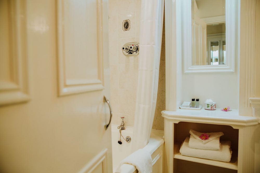 Standard Double Room - Photo 5