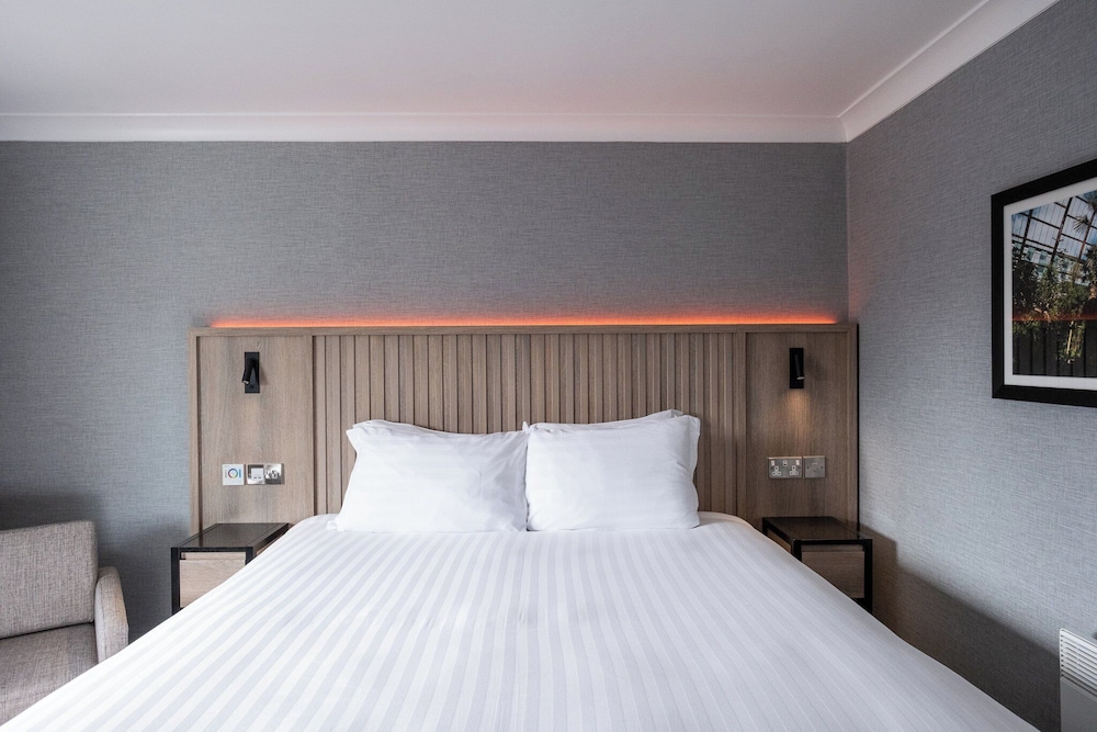 Standard Room, 1 King Bed (Super King) - Photo 4