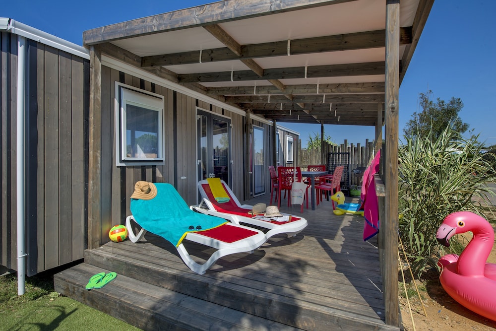 Premium Mobile Home, 4 Bedrooms, Hot Tub - Photo 3