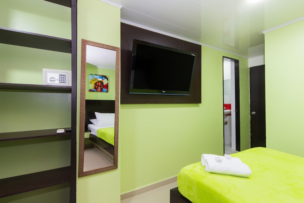 Hotel Marina Suites By Geh Suites — photo 59