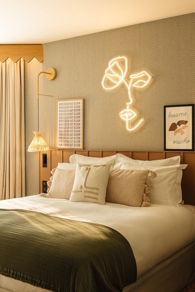 Standard Room, 1 Queen Bed, Balcony (Classic Room with balcony) photo 1