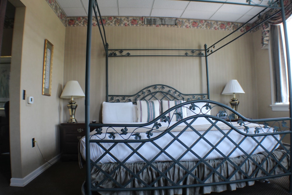Premier Double Room Single Use, 1 King Bed photo 1
