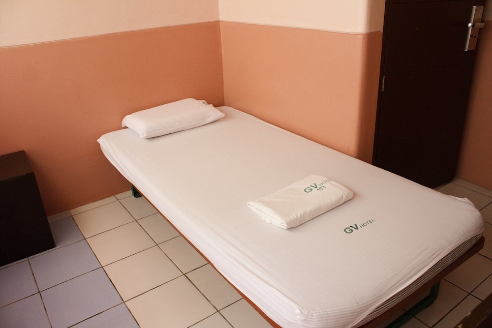 Budget Twin Room photo 2