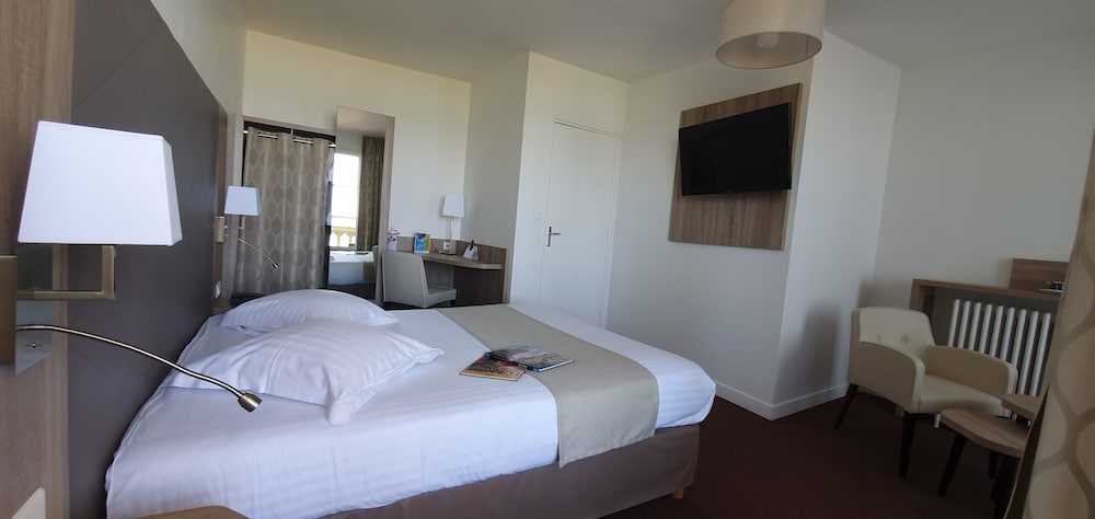 Premium Room, 1 Queen Bed, Oceanfront