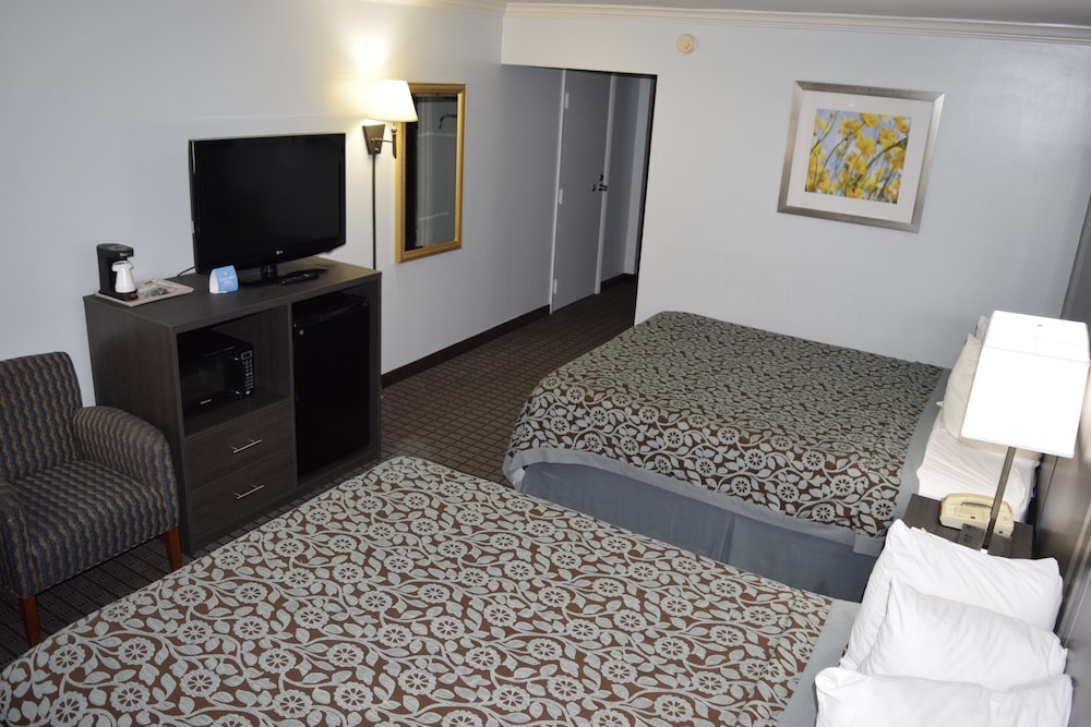 Standard Room, 2 Queen Beds, Non Smoking photo 2