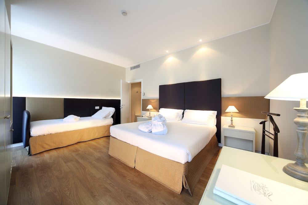 Superior Quadruple Room - Photo 1