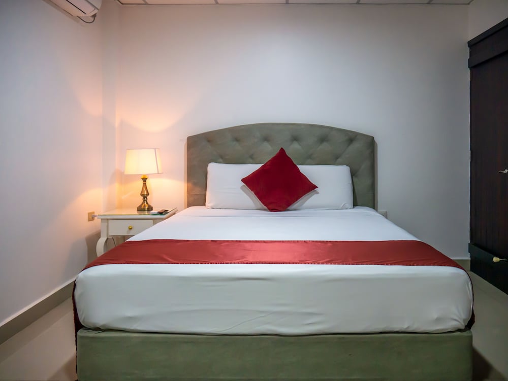 Standard Room, 1 Double Bed, Ensuite, Executive Level photo 3