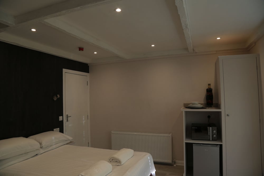 Superior Twin Room, Shared Bathroom photo 3