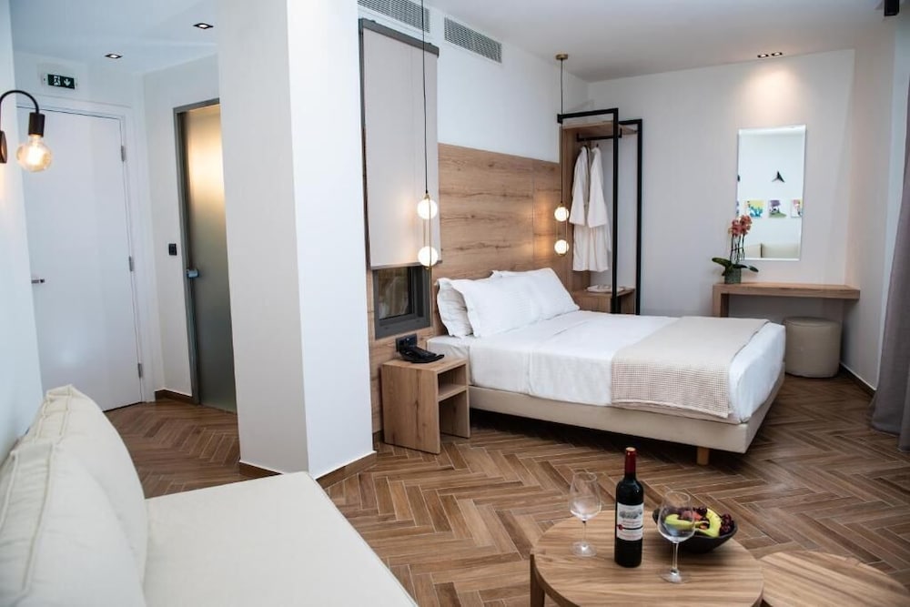 Deluxe Double Room - Photo 1