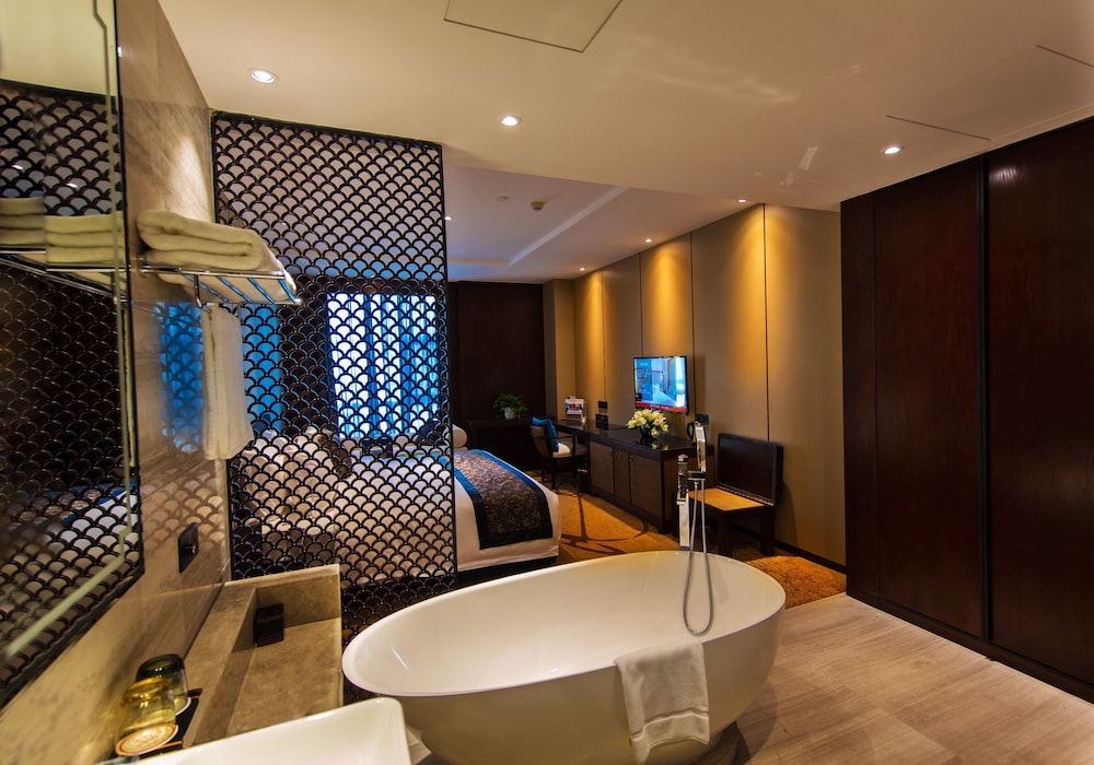 Superior Queen Room With Courtyard View photo 3