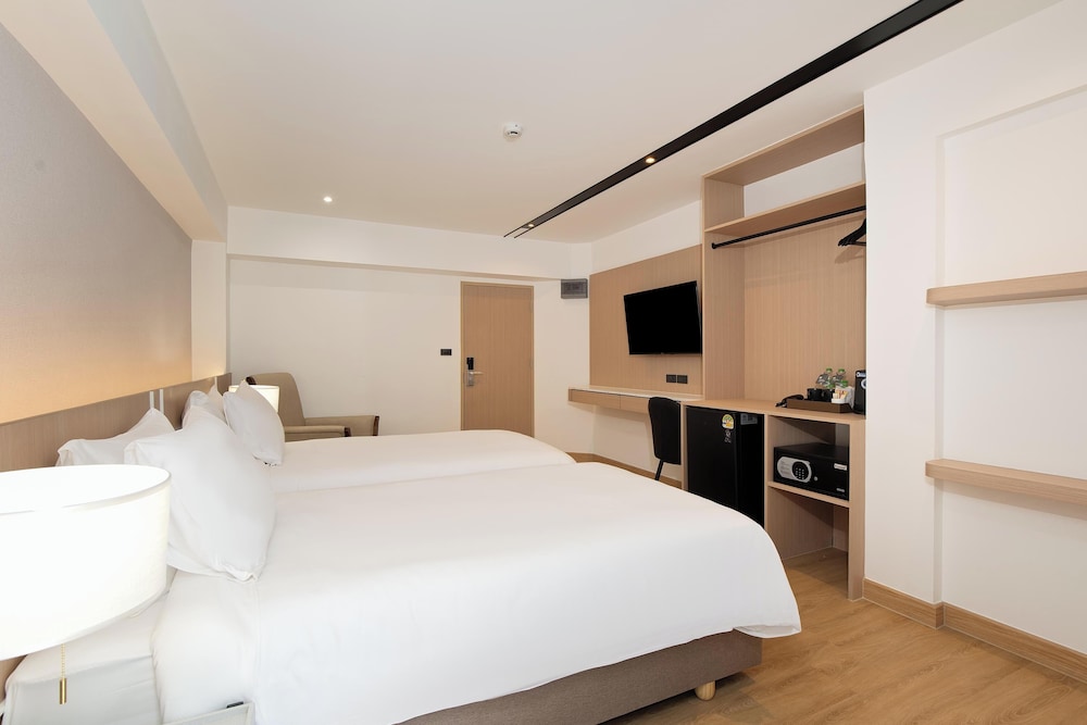 Deluxe Twin Room photo 3