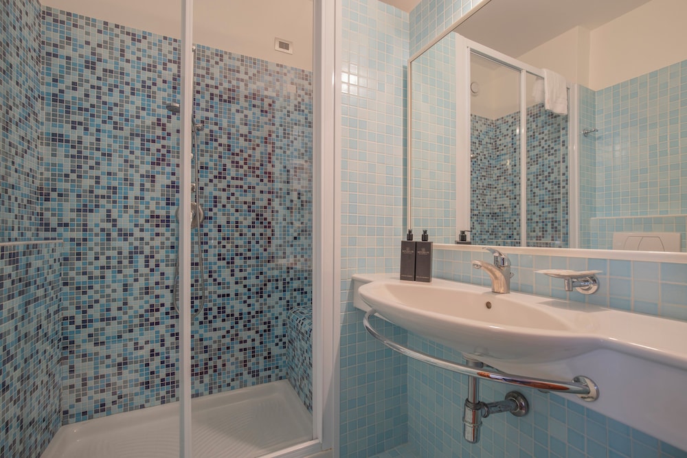 Classic Double or Twin Room - Photo 4