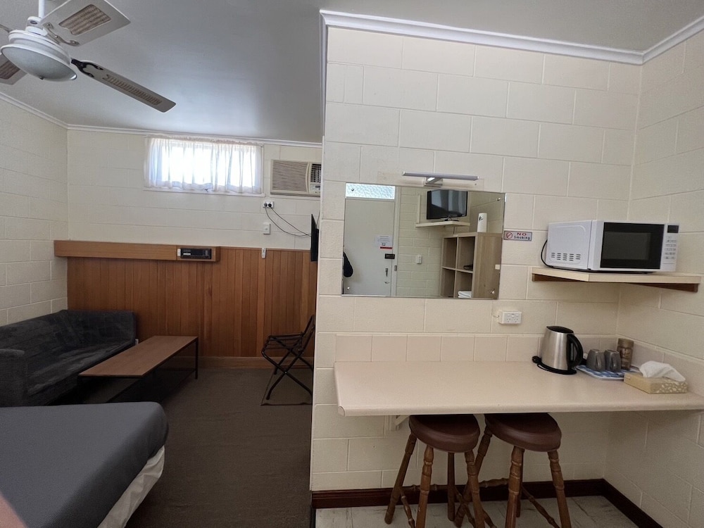 Standard Studio Suite, 1 Double Bed, Non Smoking, Ensuite photo 3