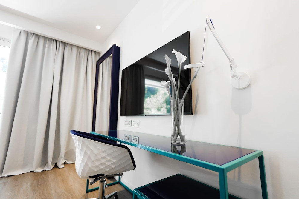 Superior Room, 2 Twin Beds, Non Smoking, Hill View