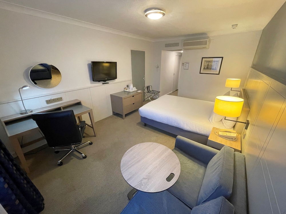 Standard Room, 1 Queen Bed with Sofa bed - Photo 1