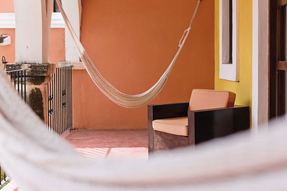 Suite, Poolside - Photo 4