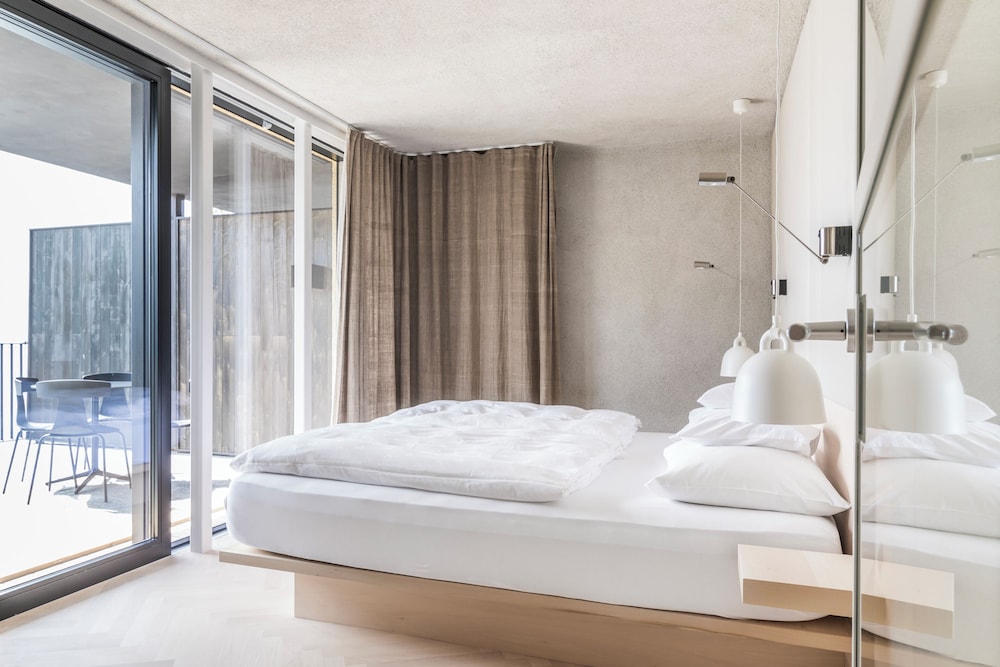 JUNIOR Suite 2nd floor