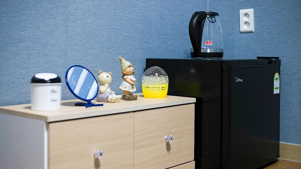 Basic Room, 1 Bedroom (202( No cooking )) - Photo 3