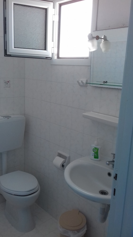 Standard Triple Room - Photo 8