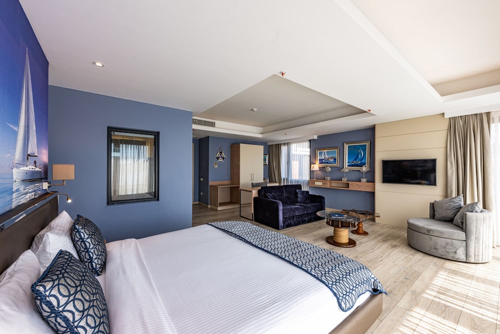Comfort Double Room, 1 King Bed, Garden View photo 2