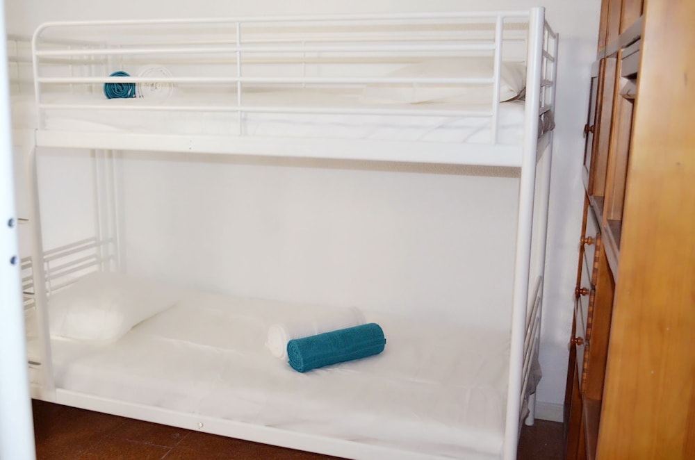 Dormitorio compartido, Dormitorio mixto, Baño compartido