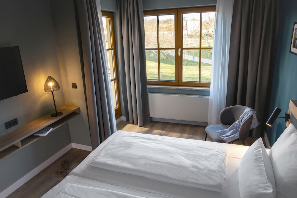 Family Room, Multiple Beds (Classic)