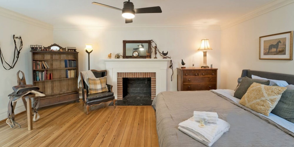 Equestrian Room photo 2