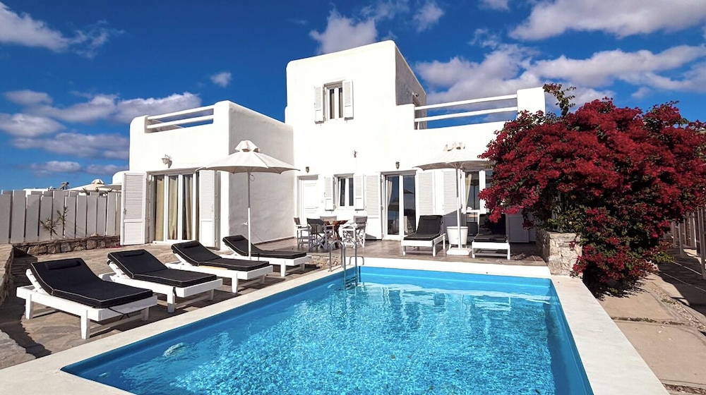 Three-Bedroom Villa with Private Pool and Sea View