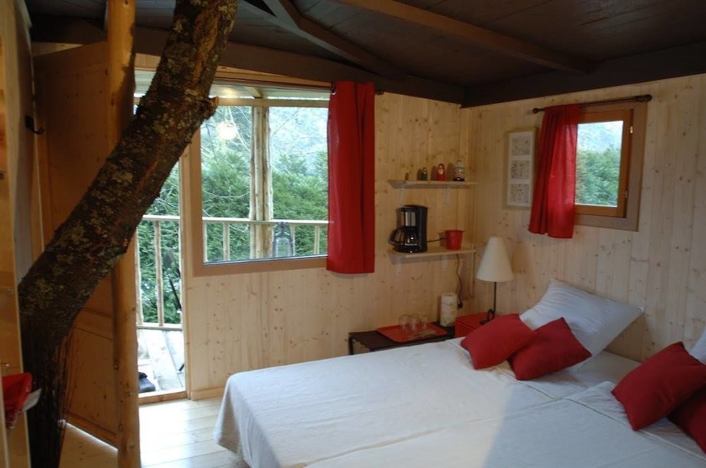 Tree House (Cerise) photo 1