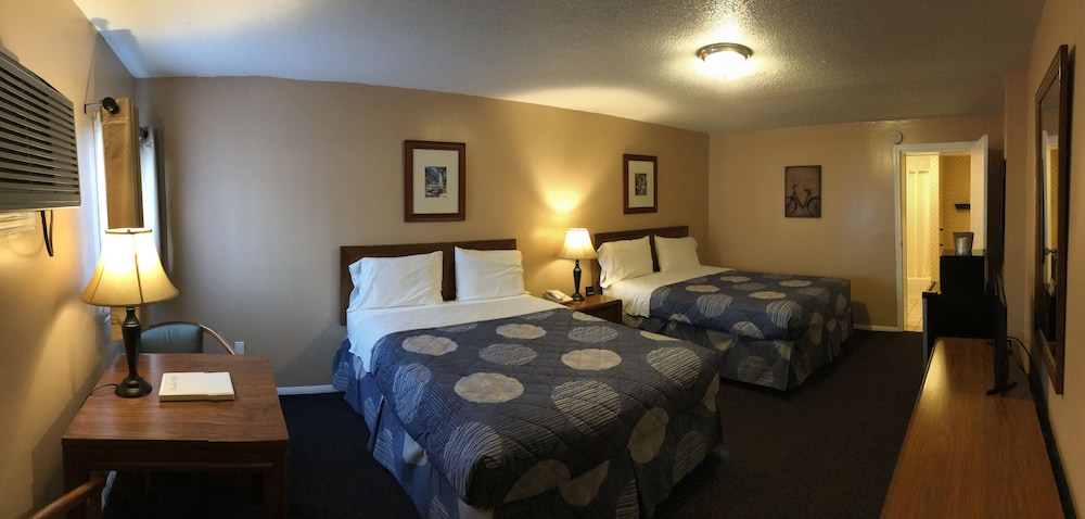 Two Queen beds photo 3