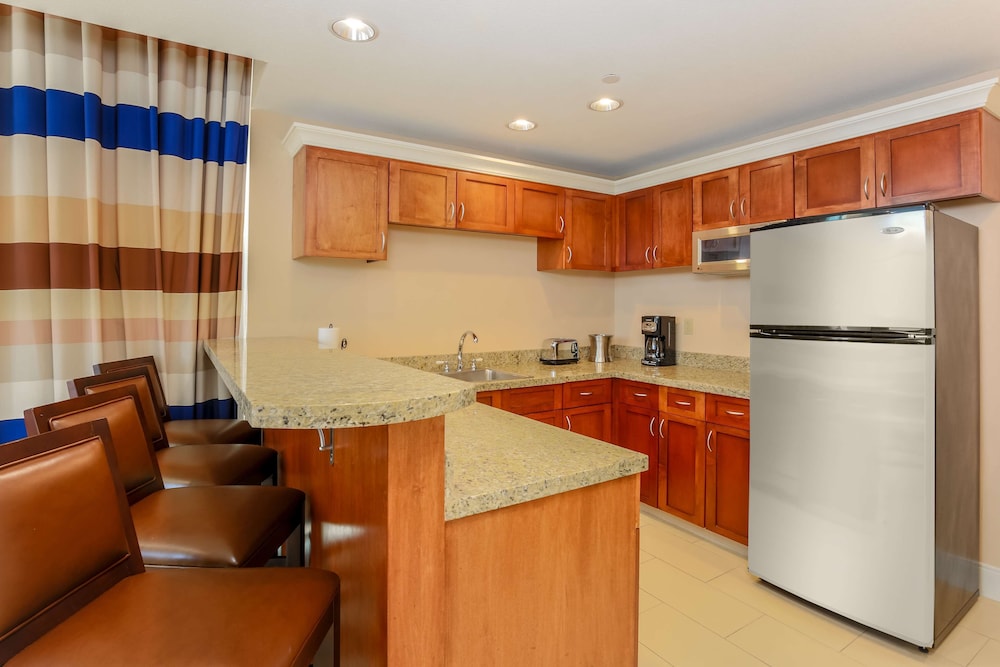 Superior Suite, 1 King Bed, Accessible - Photo 3