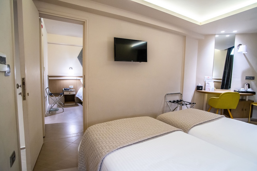 Family Room, Connecting Rooms, Partial Sea View