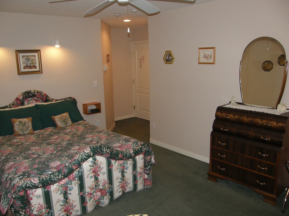 Queen Room photo 3